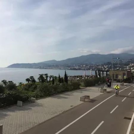 Casa Sveva, A Pochi Passi Dalle Spiagge E Dal Centro Di Arma Di Taggia. Extérieur photo