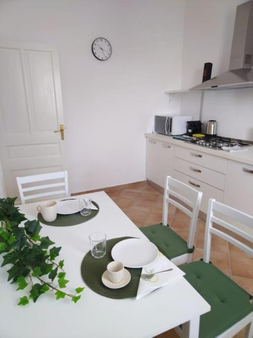 Casa Sveva, A Pochi Passi Dalle Spiagge E Dal Centro Di Arma Di Taggia. Extérieur photo